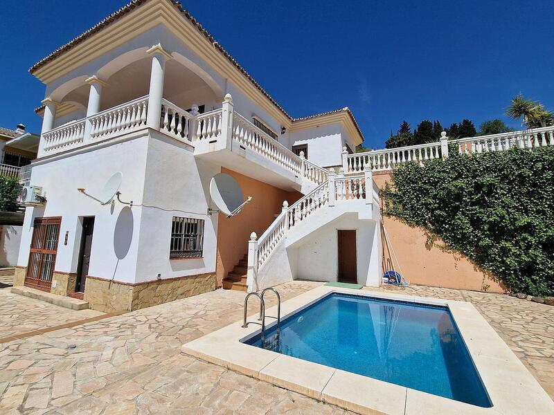 Villa en venta en Alcaucin, Málaga