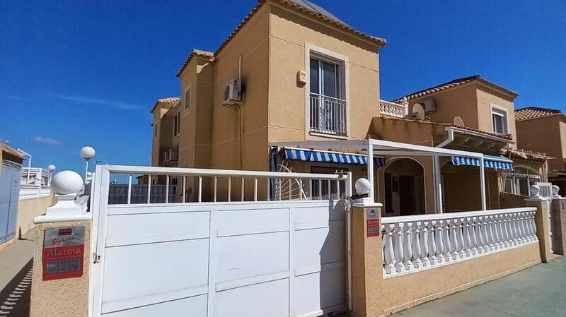 Villa til salgs i Los Balcones, Alicante