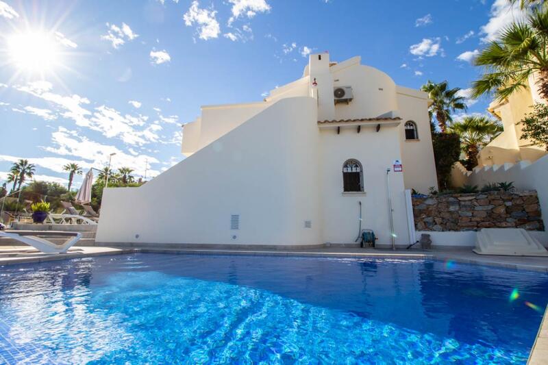 Villa for sale in Club de Golf Las Ramblas, Alicante