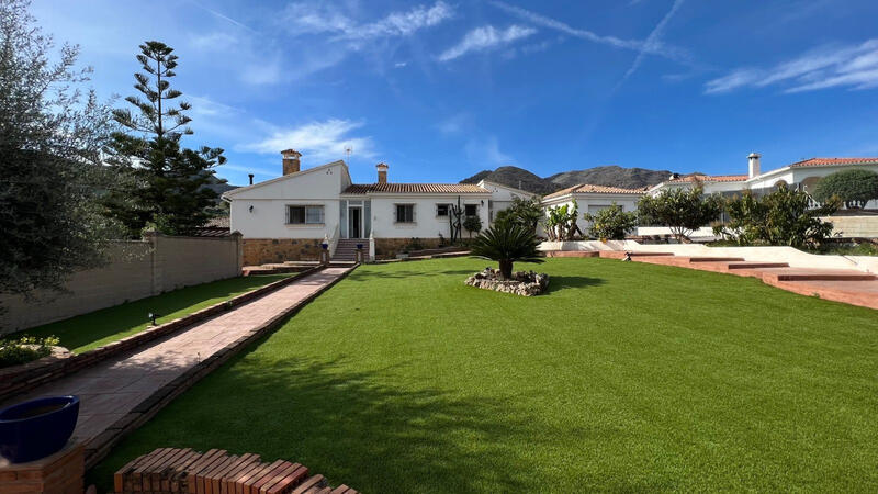 Villa à vendre dans Alhaurin de la Torre, Málaga