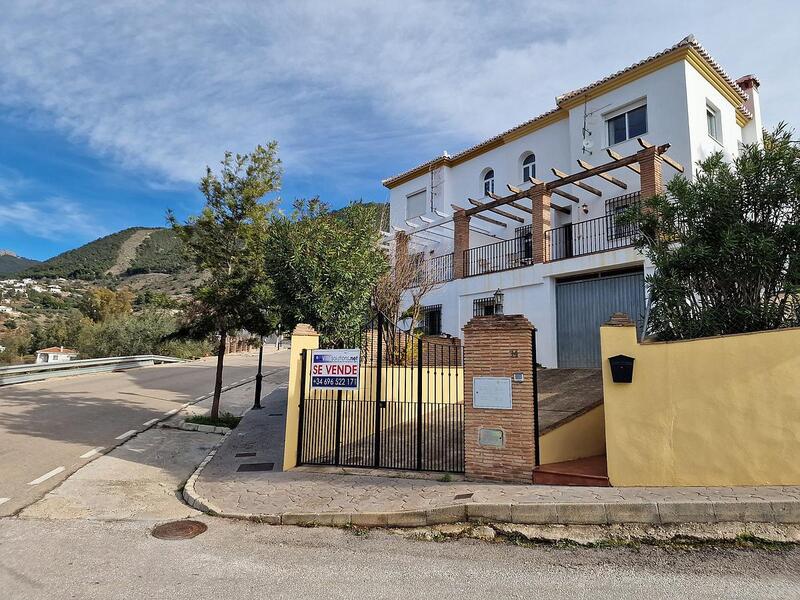 Villa en venta en Alcaucin, Málaga