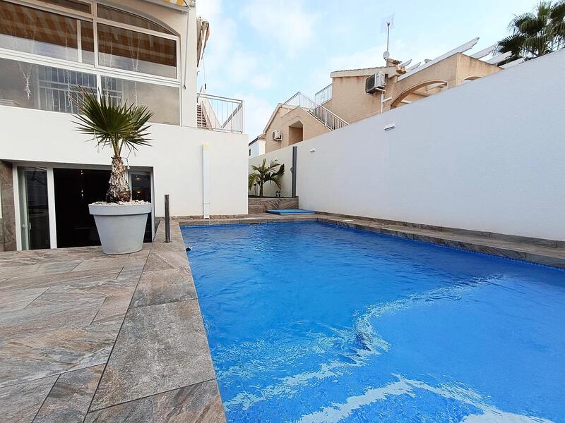 Villa en venta en Orihuela Costa, Alicante