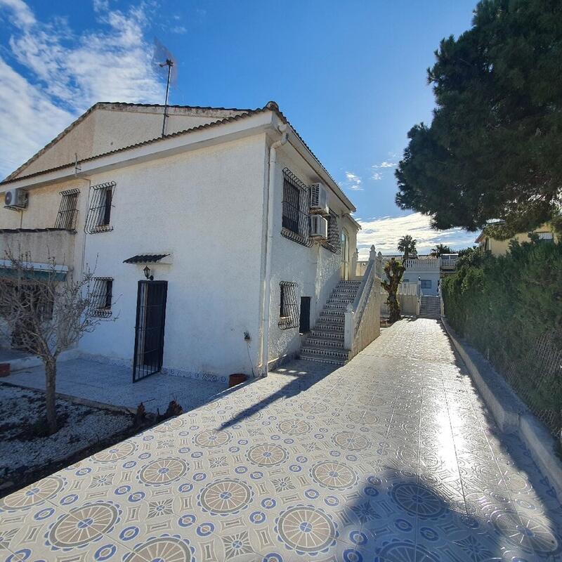 Lantställe till salu i Los Balcones, Alicante