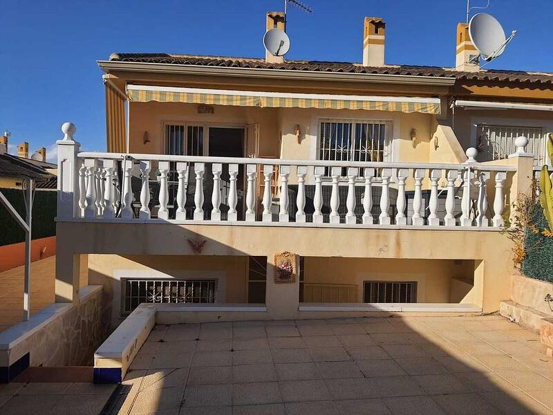 Townhouse for sale in Benijófar, Alicante