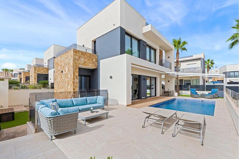 Villa à vendre dans Torrevieja, Alicante