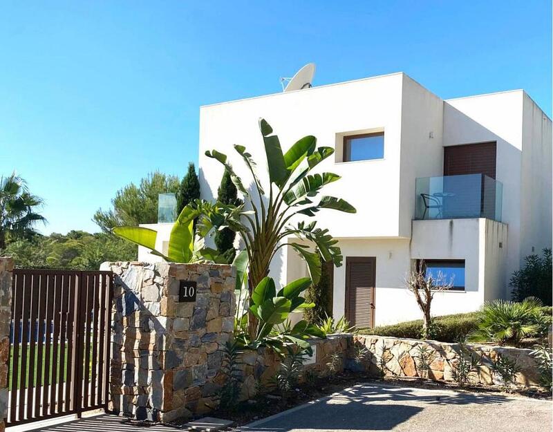 вилла продается в Dehesa de Campoamor, Alicante