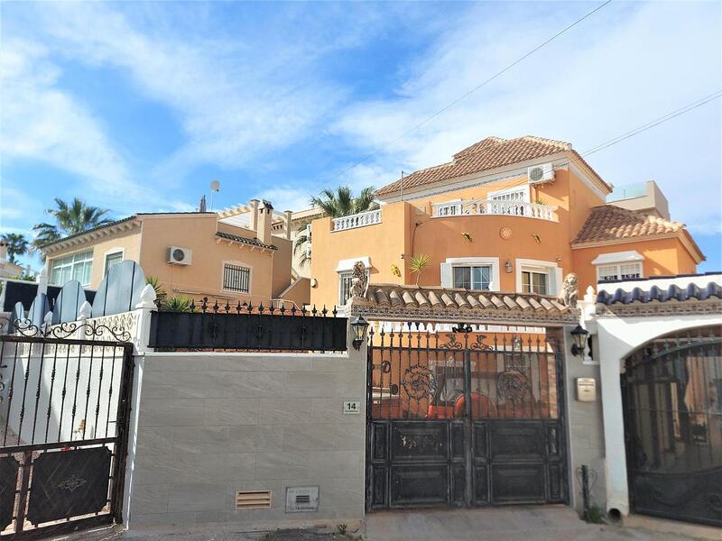 Villa en venta en San Miguel de Salinas, Alicante