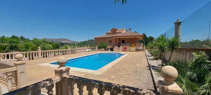 5 bedroom Villa for sale