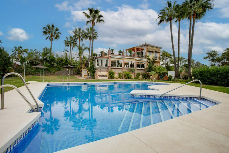 Stadthaus zu verkaufen in Estepona, Málaga