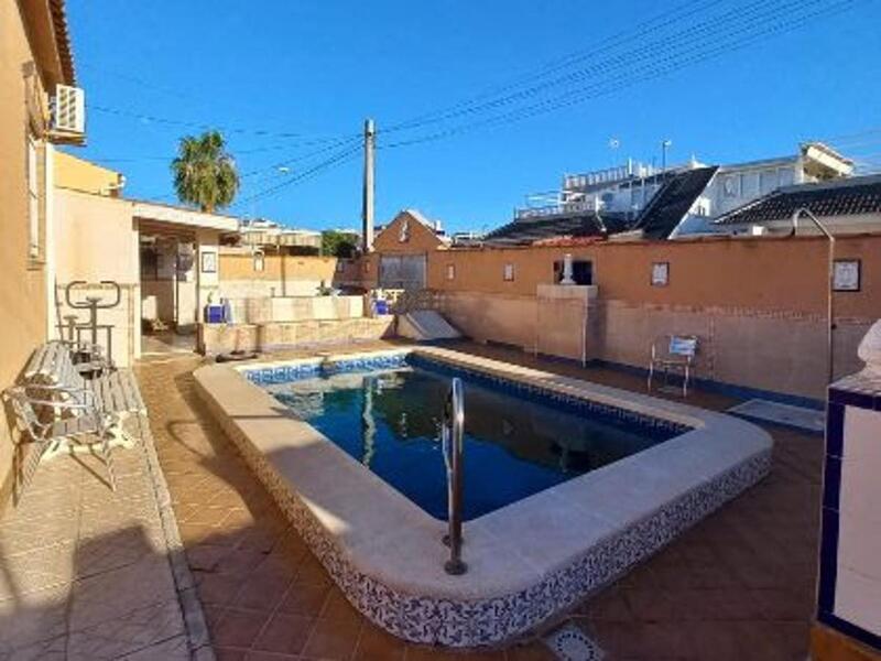 2 Cuarto Villa en venta