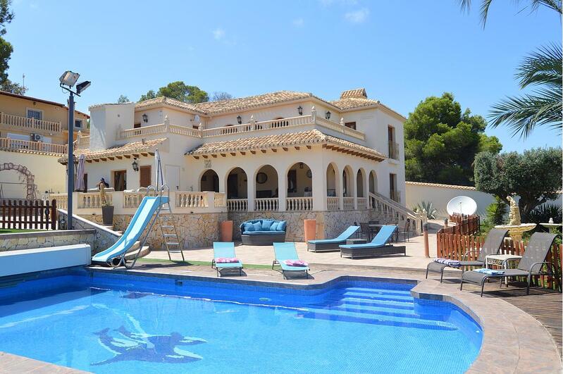 6 bedroom Villa for sale