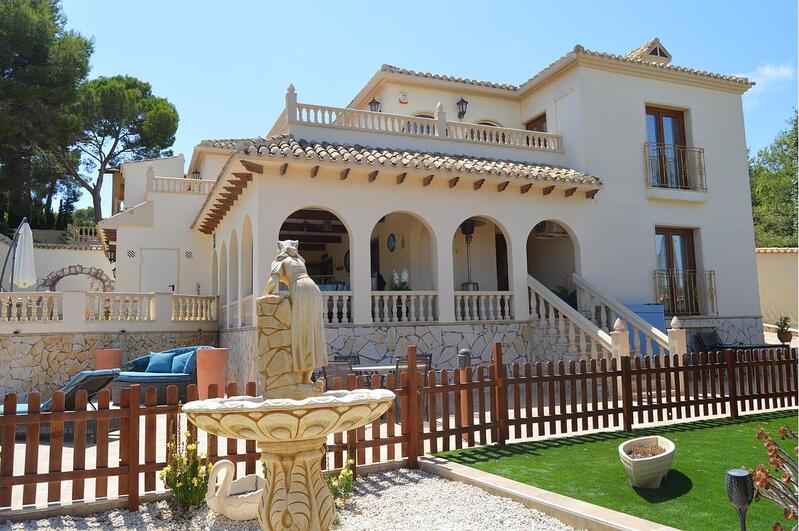 6 bedroom Villa for sale