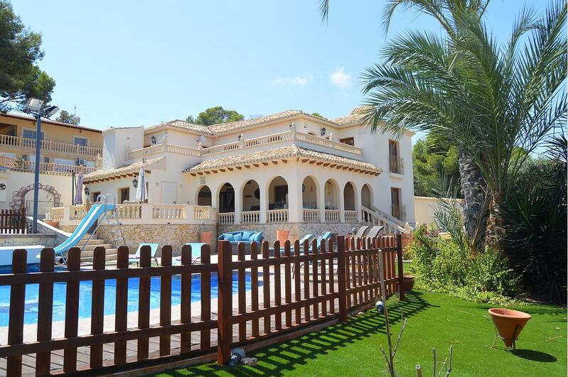 6 bedroom Villa for sale