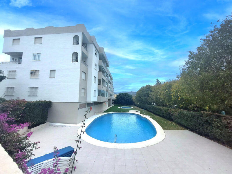 Apartment for sale in Nueva Andalucia, Málaga