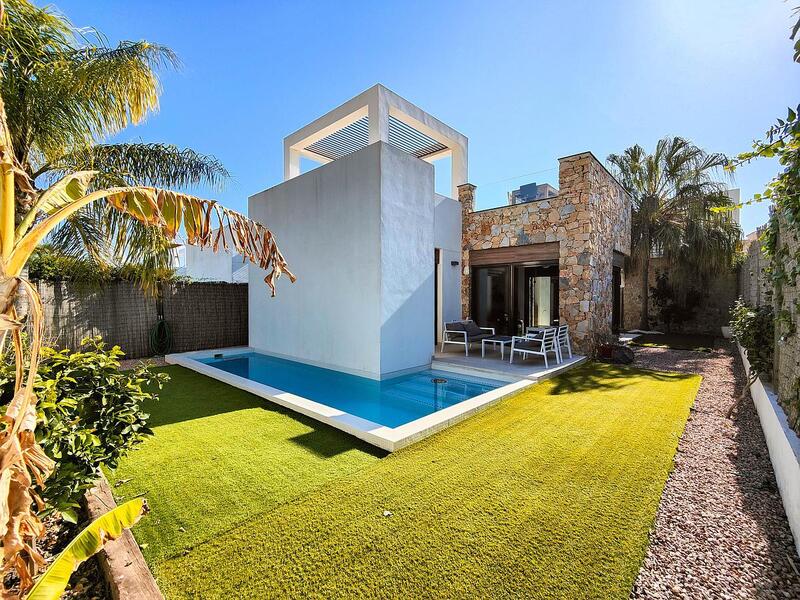 Villa til salg i Orihuela Costa, Alicante