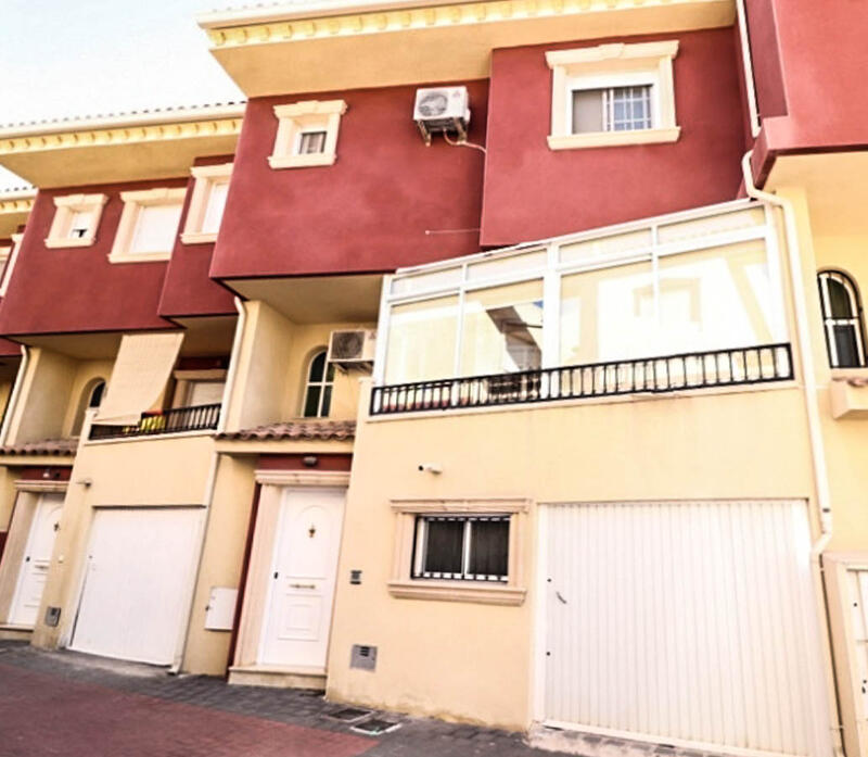 3 bedroom Townhouse for sale