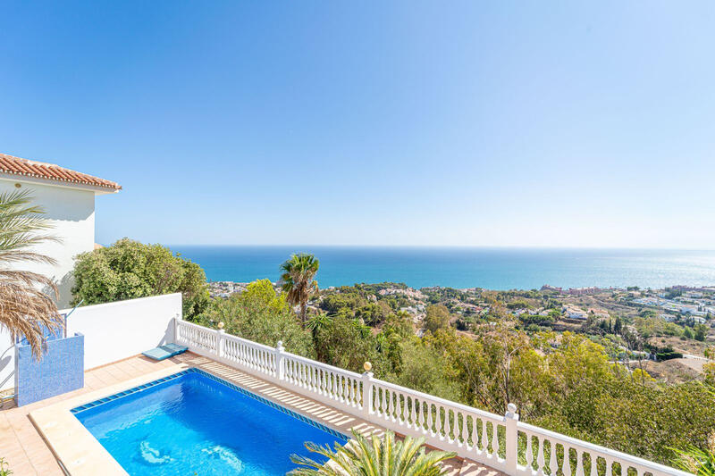 Villa for sale in Benalmadena Pueblo, Málaga