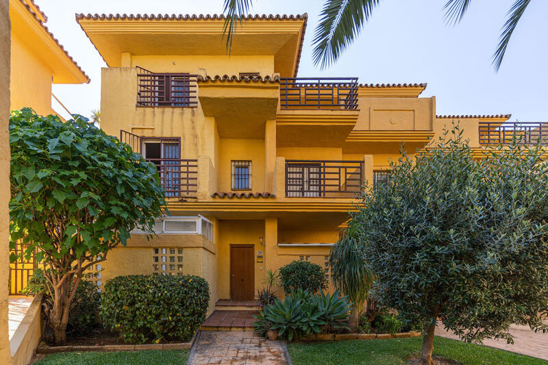 Townhouse for sale in Cancelada, Málaga