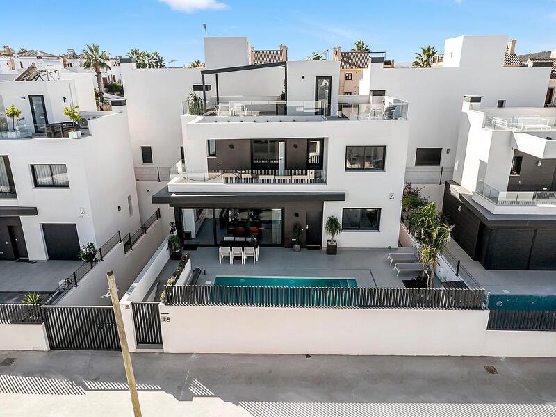 Villa til salgs i Algorfa, Alicante