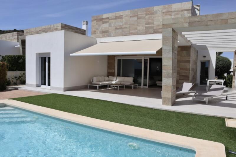 Villa en venta en Algorfa, Alicante