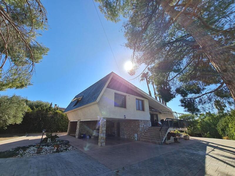 Villa en venta en Petrer, Alicante