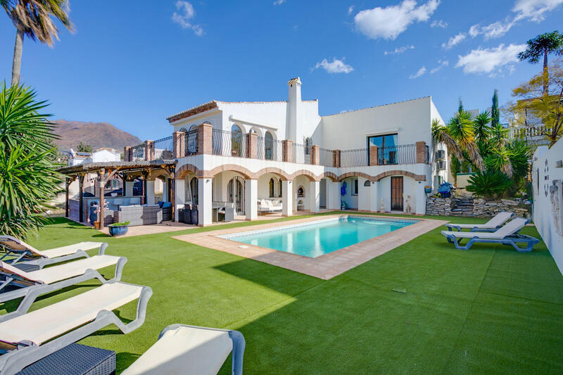 Villa til salg i Estepona, Málaga