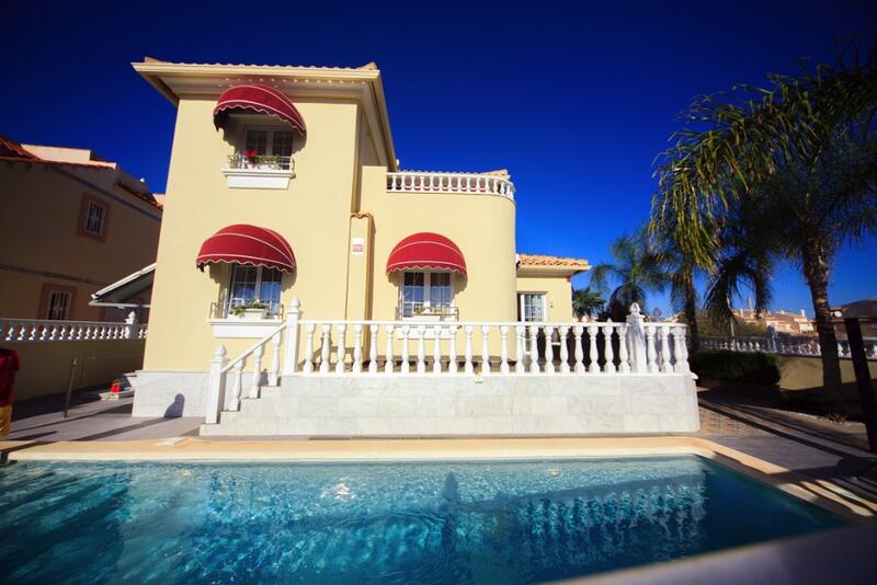 Villa till salu i La Zenia, Alicante