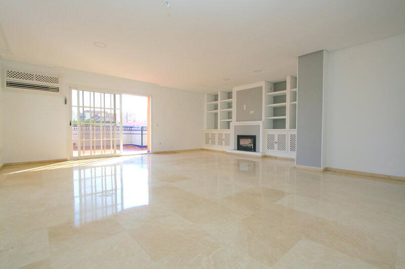 6 bedroom Apartment for sale