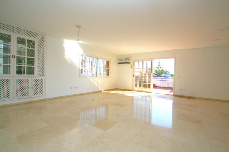 6 bedroom Apartment for sale