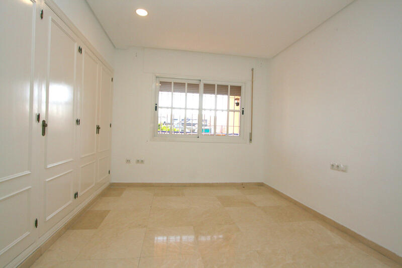 6 bedroom Apartment for sale