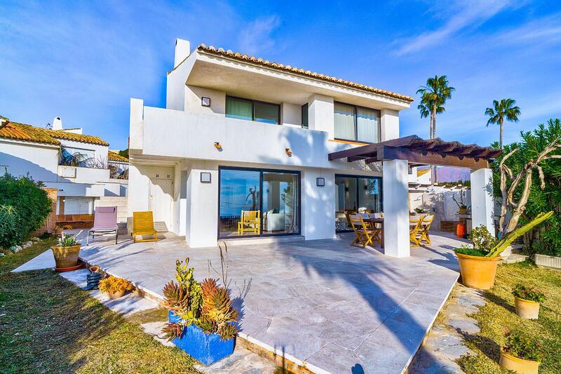 Villa for sale in Estepona, Málaga