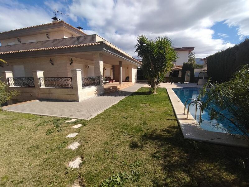 Villa à vendre dans Elda, Alicante