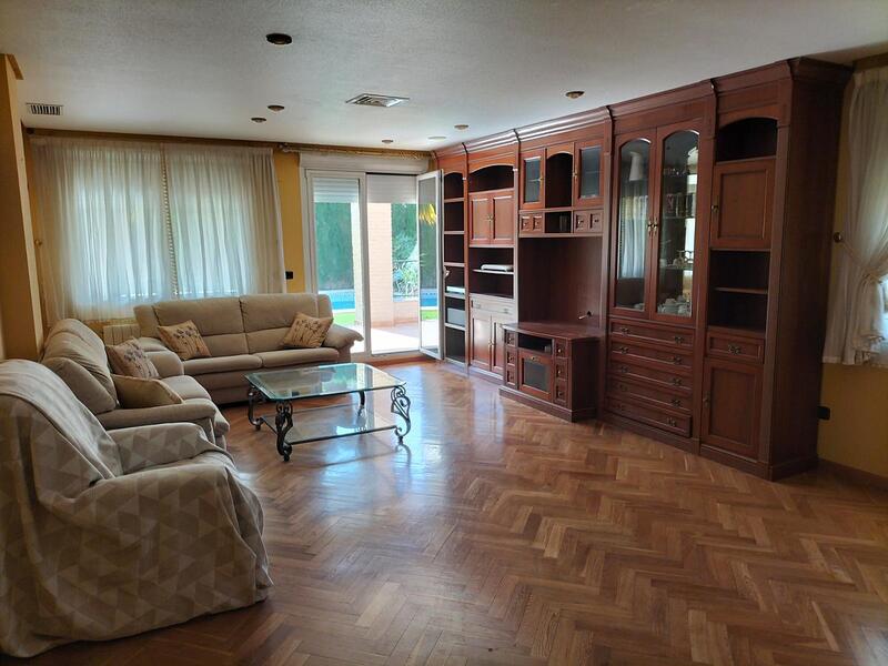 4 Cuarto Villa en venta