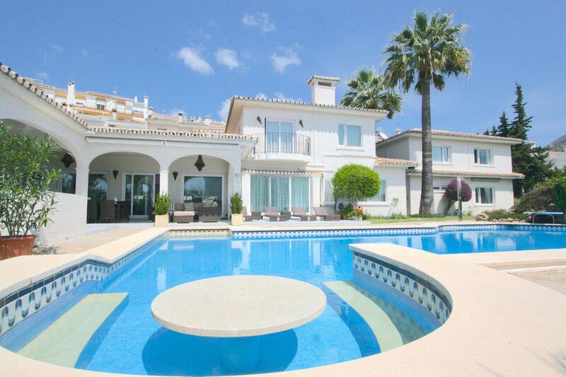 Villa for sale in Benalmadena, Málaga