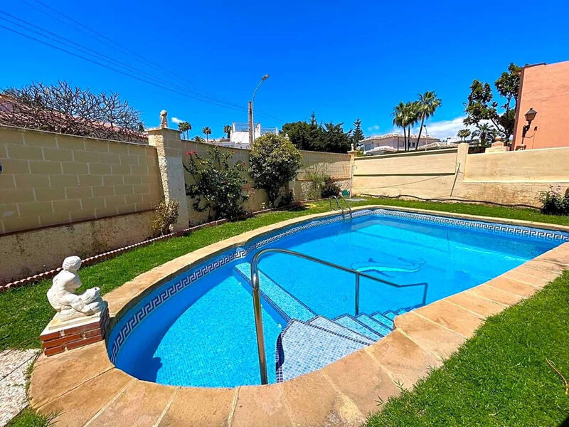 Villa for sale in Benalmadena, Málaga