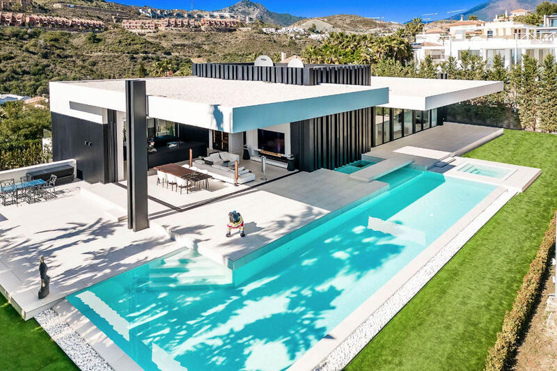 Villa for sale in Benahavis, Málaga