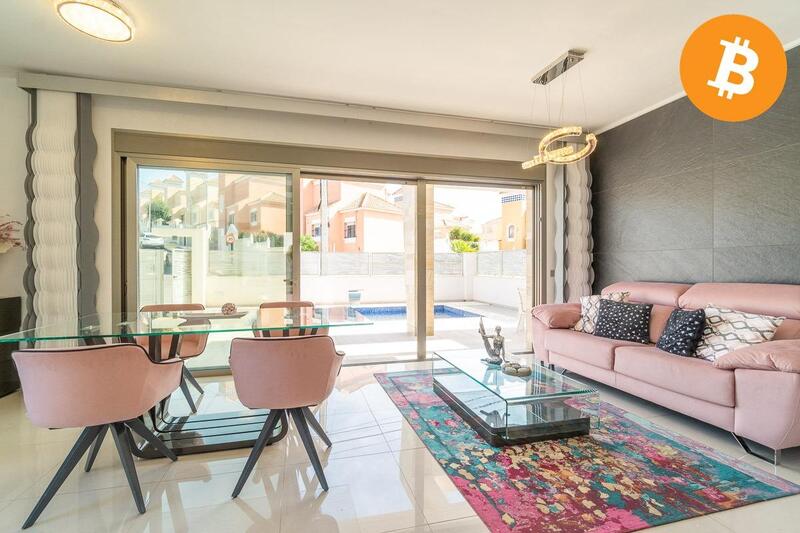 Villa en venta en Orihuela Costa, Alicante