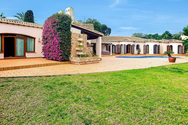 6 bedroom Villa for sale