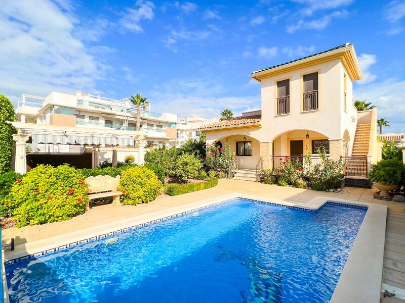 Villa for sale in Ciudad Quesada, Alicante