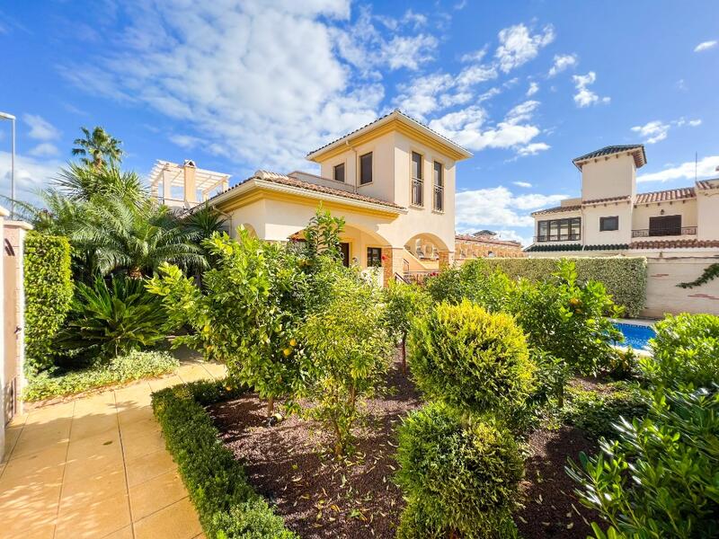 4 Cuarto Villa en venta