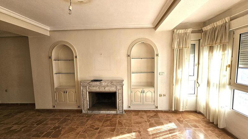 5 bedroom Apartment for sale