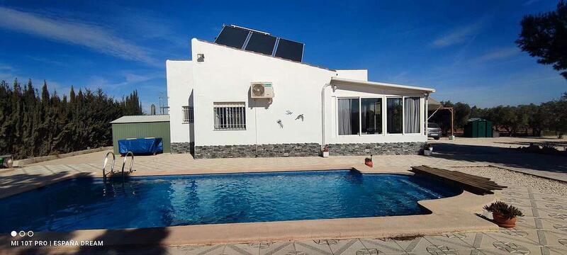 Villa til salgs i Pinoso, Alicante