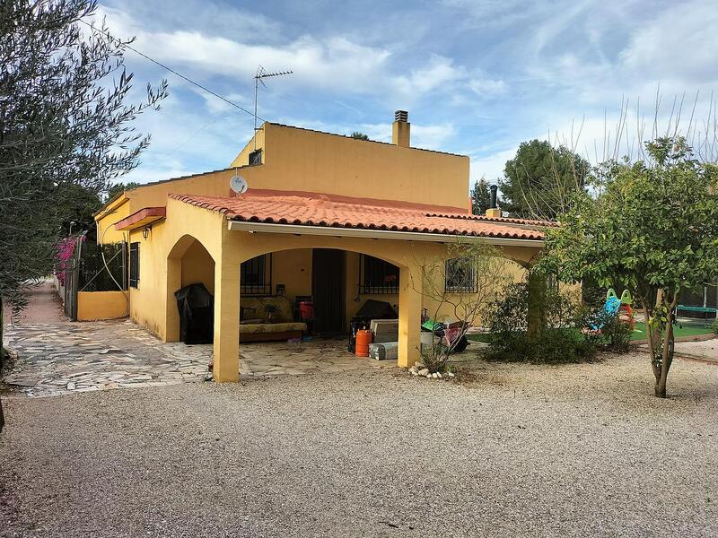 Villa en venta en Elda, Alicante