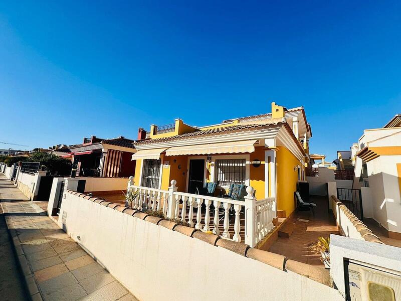 Villa en venta en Orihuela, Alicante