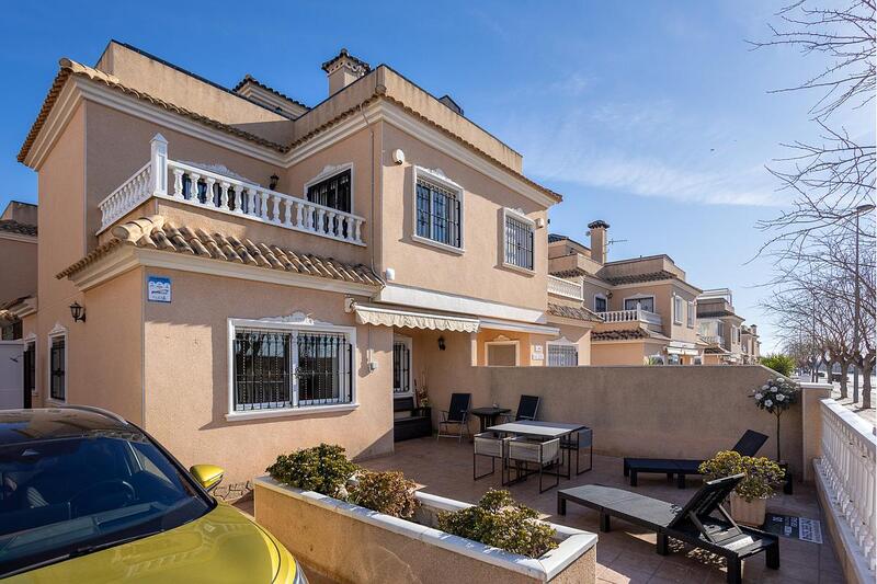 Maison de Ville à vendre dans Torre de la Horadada, Alicante