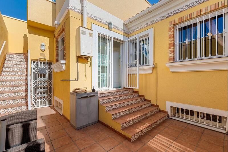 5 bedroom Townhouse for sale