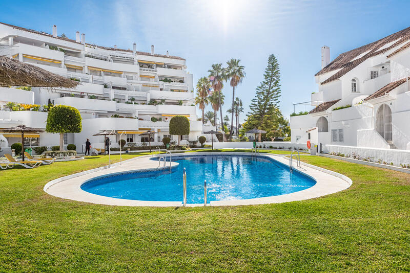 Apartamento en venta en Nueva Andalucia, Málaga