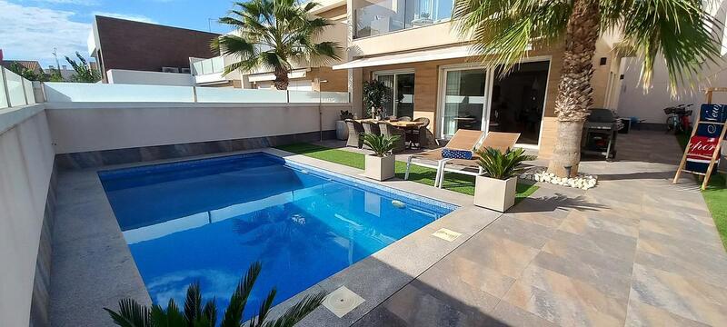 Villa for sale in San Pedro del Pinatar, Murcia