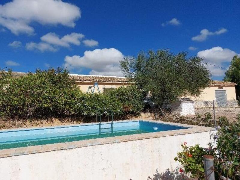 Villa en venta en Elda, Alicante