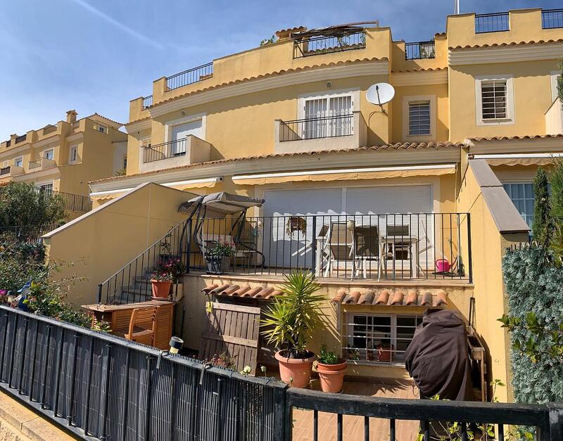 Townhouse for sale in La Nucia, Alicante